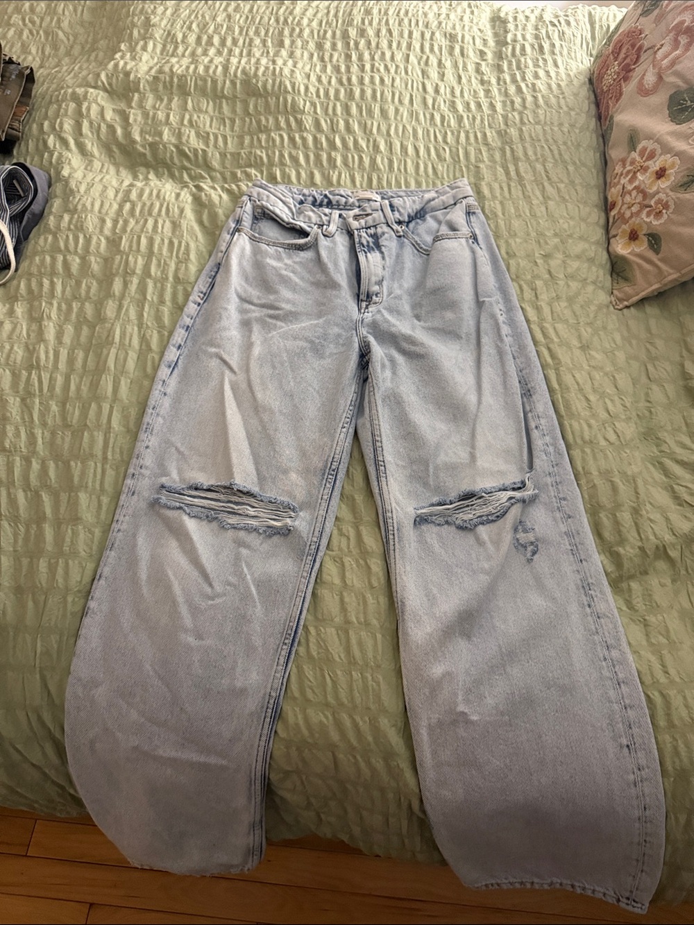Good American Light Wash Distressed Wide Leg Women’s Jeans